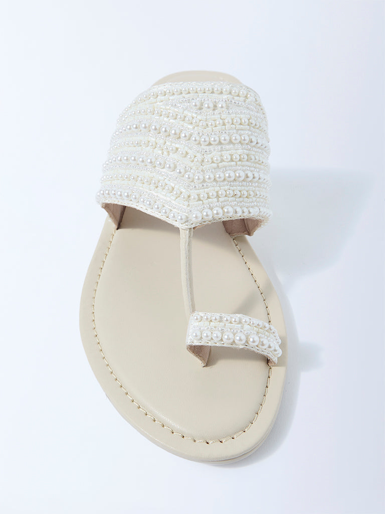 LUNA BLU Ivory Pearlescent Kolhapuri Sandals